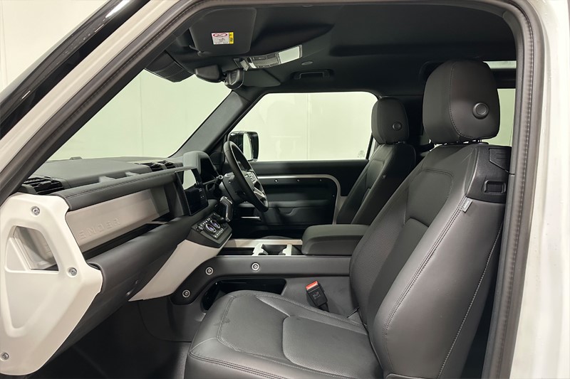 2025 (74) LAND ROVER DEFENDER 3.0 D350 X-Dynamic SE 90 3dr Auto 4895579