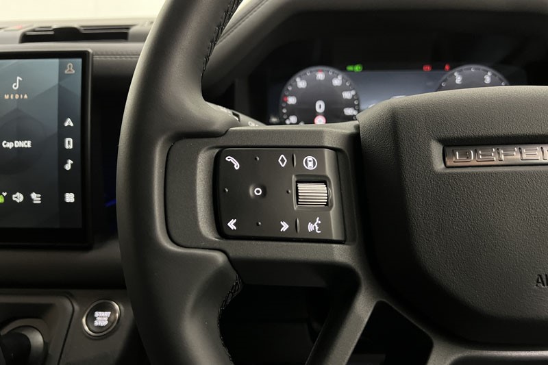 2025 (25) LAND ROVER COMMERCIAL DEFENDER 3.0 D250 Hard Top X-Dynamic SE Auto 4892794