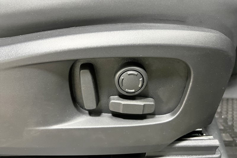 2025 (25) LAND ROVER COMMERCIAL DEFENDER 3.0 D250 Hard Top X-Dynamic SE Auto 4892791