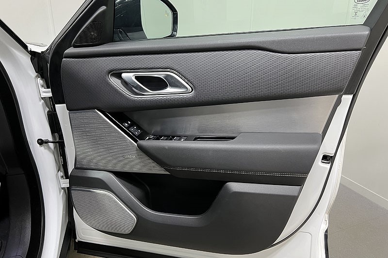 2023 (23) LAND ROVER RANGE ROVER VELAR 2.0 D200 Edition 5dr Auto 4912240