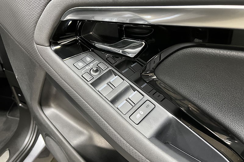 2023 (23) LAND ROVER RANGE ROVER EVOQUE 2.0 D200 R-Dynamic S 5dr Auto 4935050