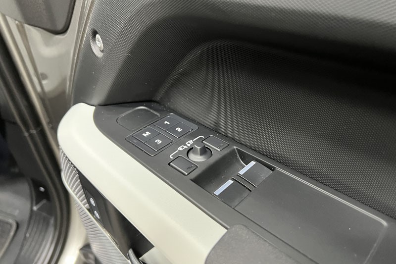 2022 (72) LAND ROVER DEFENDER 3.0 D250 X-Dynamic SE 90 3dr Auto 4935469