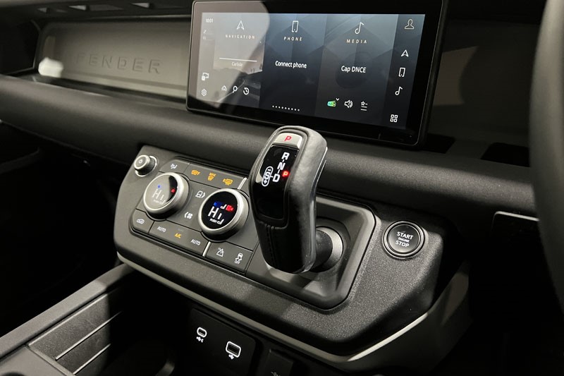 2022 (72) LAND ROVER DEFENDER 3.0 D250 X-Dynamic SE 90 3dr Auto 4935479