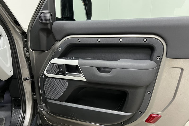 2022 (72) LAND ROVER DEFENDER 3.0 D250 X-Dynamic SE 90 3dr Auto 4935468