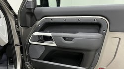 2022 (72) LAND ROVER DEFENDER 3.0 D250 X-Dynamic SE 90 3dr Auto 4935468
