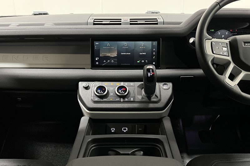 2022 (72) LAND ROVER DEFENDER 3.0 D250 X-Dynamic SE 90 3dr Auto 4935465