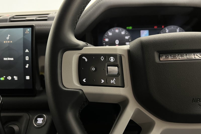 2025 (25) LAND ROVER COMMERCIAL DEFENDER 3.0 D250 Hard Top S Auto 4899686