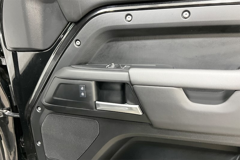 2025 (25) LAND ROVER COMMERCIAL DEFENDER 3.0 D250 Hard Top S Auto 4899684