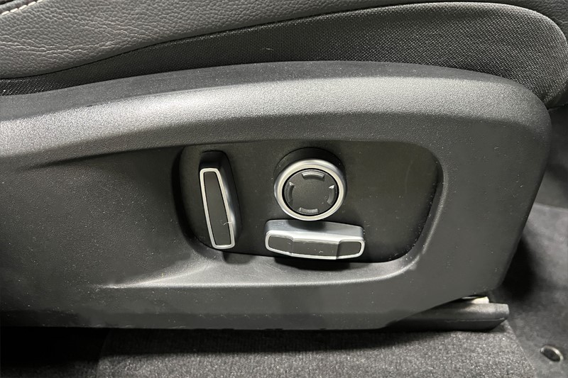 2022 (22) JAGUAR F-PACE 2.0 D200 R-Dynamic Black 5dr Auto AWD 4914048