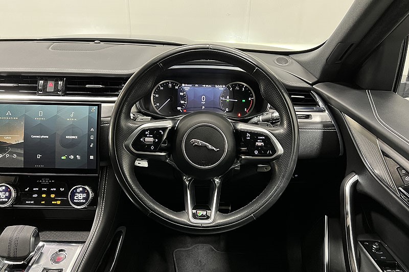 2022 (22) JAGUAR F-PACE 2.0 D200 R-Dynamic Black 5dr Auto AWD 4914044