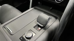 2025 (74) LAND ROVER DISCOVERY 3.0 D350 Dynamic SE 5dr Auto 4923828