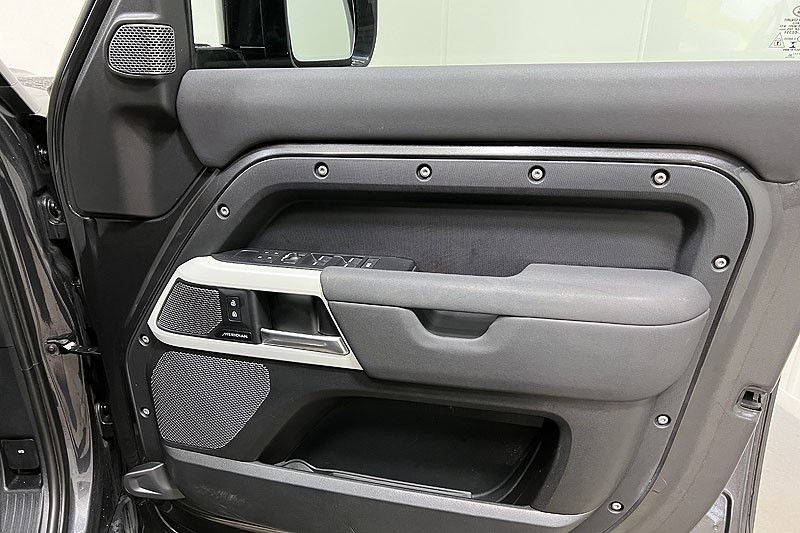 2023 (23) LAND ROVER DEFENDER 2.0 P400e X-Dynamic SE 110 5dr Auto 4931966