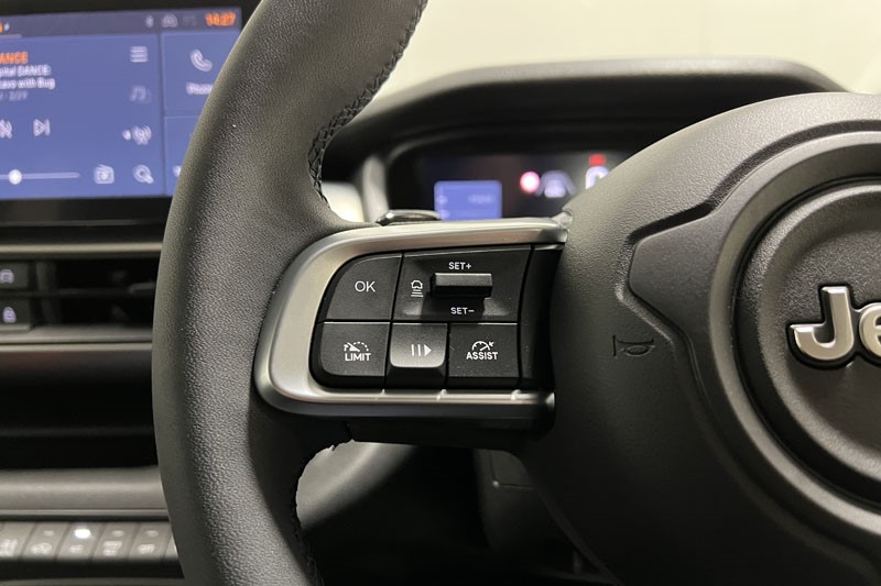 2025 (25) JEEP AVENGER 1.2 e-Hybrid Altitude 5dr DCT 4926435