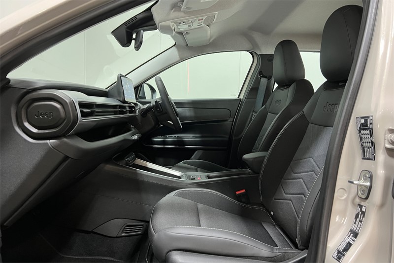 2025 (25) JEEP AVENGER 1.2 e-Hybrid Altitude 5dr DCT 4926420