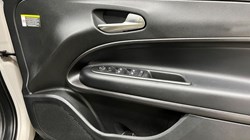 2025 (25) JEEP AVENGER 1.2 e-Hybrid Altitude 5dr DCT 4926430