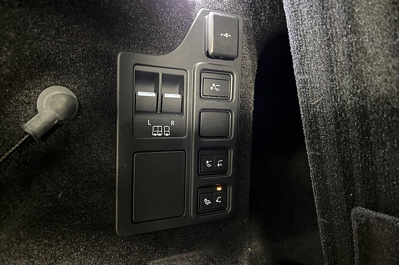 2024 (24) LAND ROVER DISCOVERY 3.0 D300 Dynamic HSE 5dr Auto 4917427