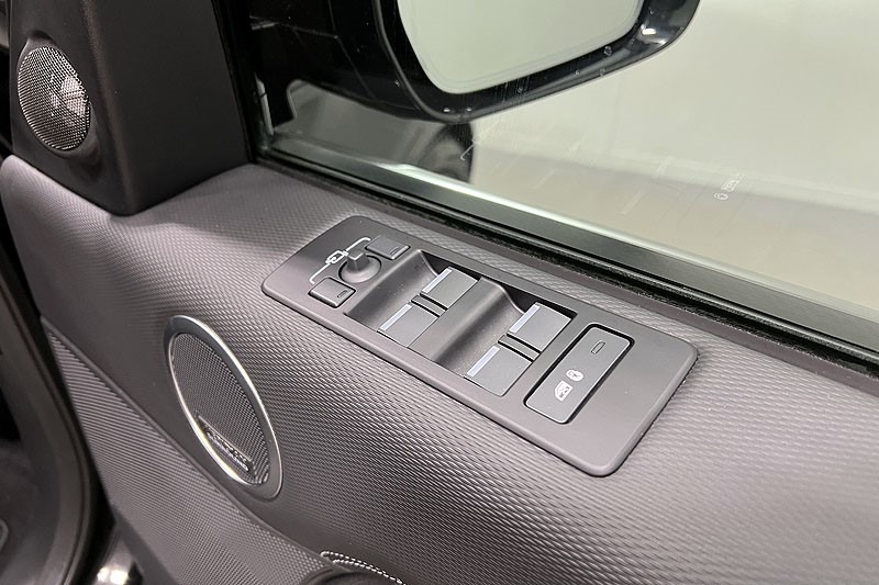 2024 (24) LAND ROVER DISCOVERY 3.0 D300 Dynamic HSE 5dr Auto 4917398