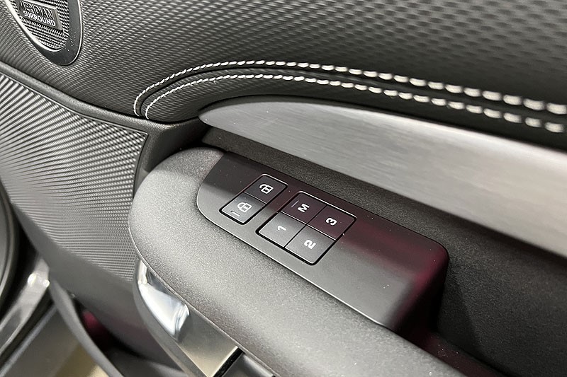 2024 (24) LAND ROVER DISCOVERY 3.0 D300 Dynamic HSE 5dr Auto 4917397