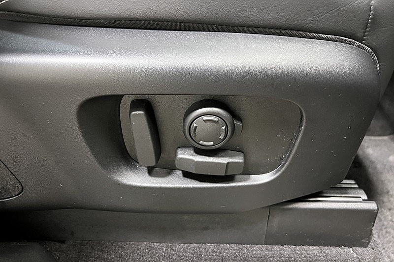 2024 (24) LAND ROVER DISCOVERY 3.0 D300 Dynamic HSE 5dr Auto 4917401