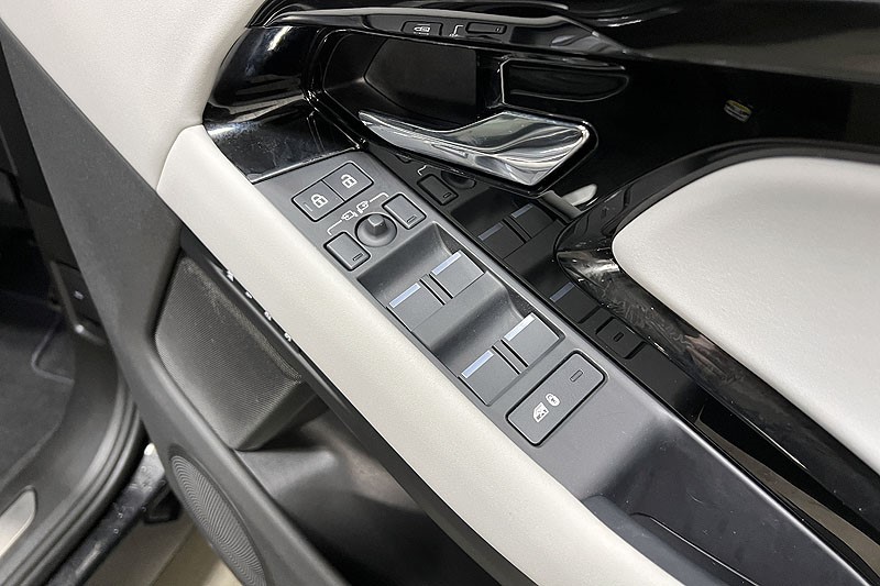 2025 (25) LAND ROVER RANGE ROVER EVOQUE 1.5 P270e Dynamic SE 5dr Auto 4932526