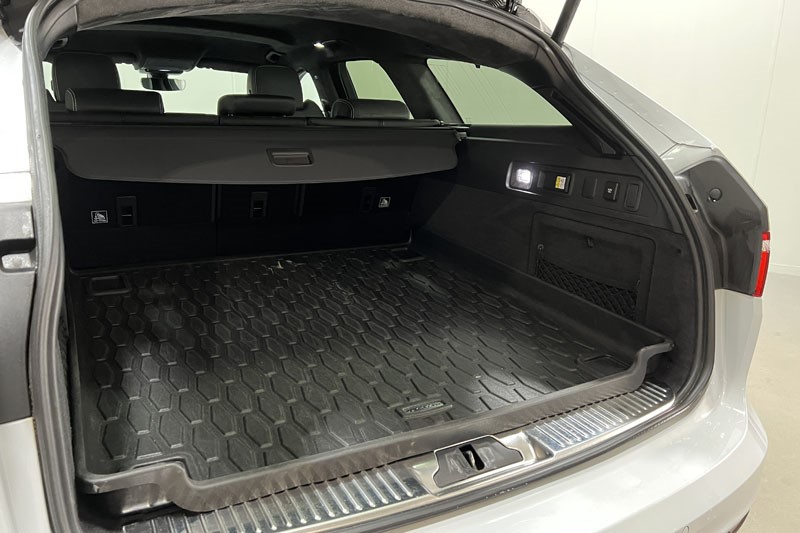 2019 (19) JAGUAR XF 2.0i [250] Chequered Flag 5dr Auto 4936831