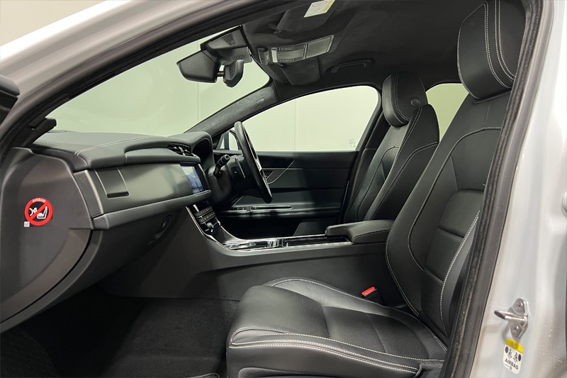 2019 (19) JAGUAR XF 2.0i [250] Chequered Flag 5dr Auto 4936798
