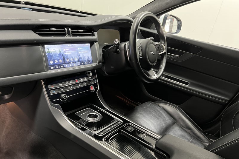 2019 (19) JAGUAR XF 2.0i [250] Chequered Flag 5dr Auto 4936827