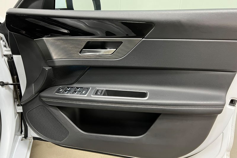 2019 (19) JAGUAR XF 2.0i [250] Chequered Flag 5dr Auto 4936808