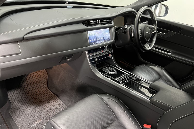 2019 (19) JAGUAR XF 2.0i [250] Chequered Flag 5dr Auto 4936826