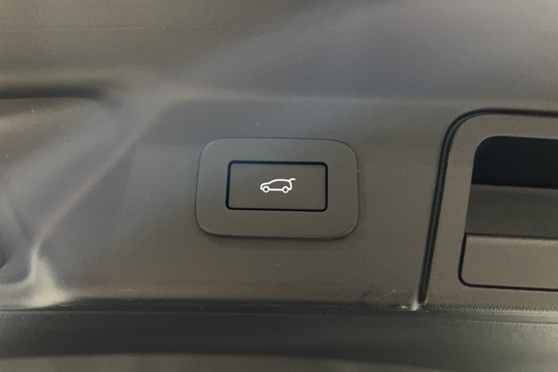 2025 (75) LAND ROVER RANGE ROVER VELAR 3.0 D300 MHEV Dynamic SE 5dr Auto 5653802