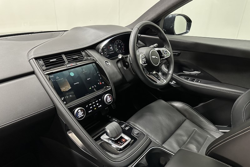 2024 (24) JAGUAR E-PACE 1.5 P300e R-Dynamic HSE Black 5dr Auto 4970378