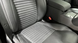 2023 (72) LAND ROVER COMMERCIAL DISCOVERY 3.0 D300 SE Commercial Auto 4936543