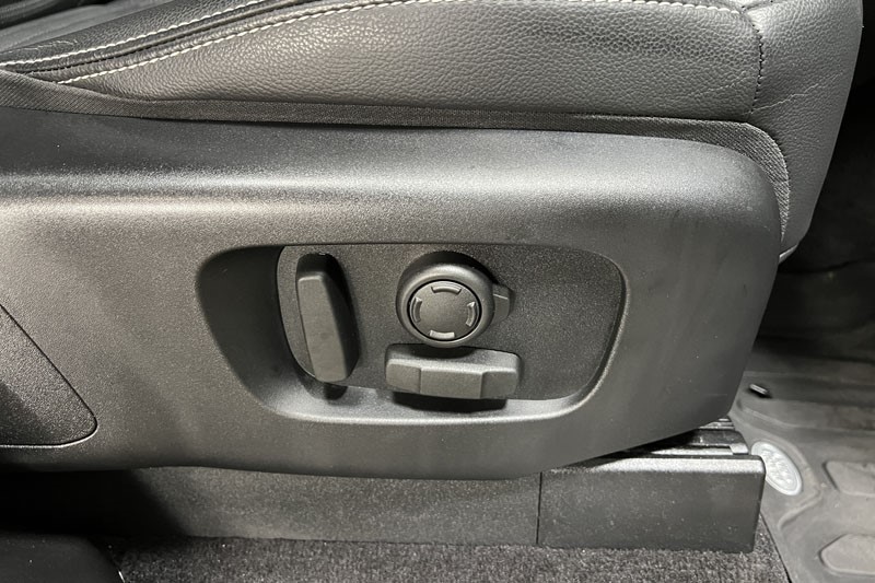 2023 (72) LAND ROVER COMMERCIAL DISCOVERY 3.0 D300 SE Commercial Auto 4936542