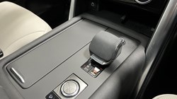 2024 (24) LAND ROVER DISCOVERY 3.0 D300 Dynamic SE 5dr Auto 4947959