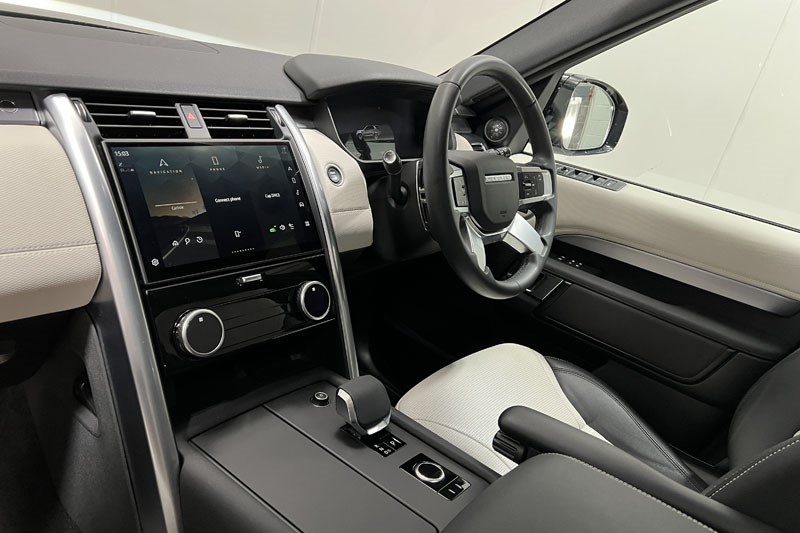 2024 (24) LAND ROVER DISCOVERY 3.0 D300 Dynamic SE 5dr Auto 4947972