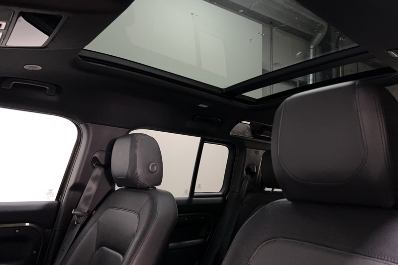 2023 (73) LAND ROVER DEFENDER 3.0 D300 X-Dynamic SE 110 5dr Auto 4970642