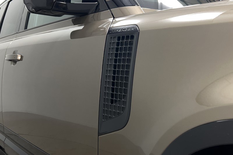 2023 (73) LAND ROVER DEFENDER 3.0 D300 X-Dynamic SE 110 5dr Auto 4970655