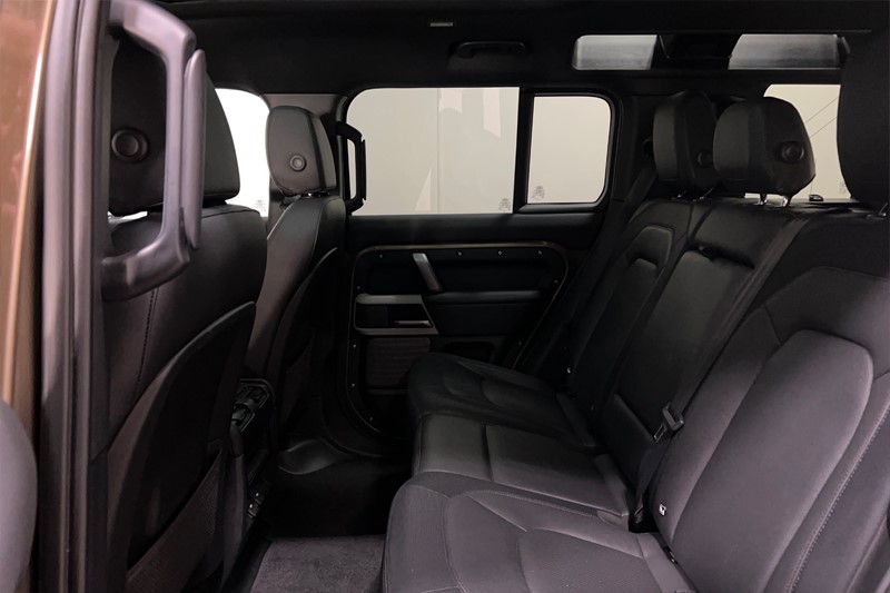 2023 (73) LAND ROVER DEFENDER 3.0 D300 X-Dynamic SE 110 5dr Auto 4970607