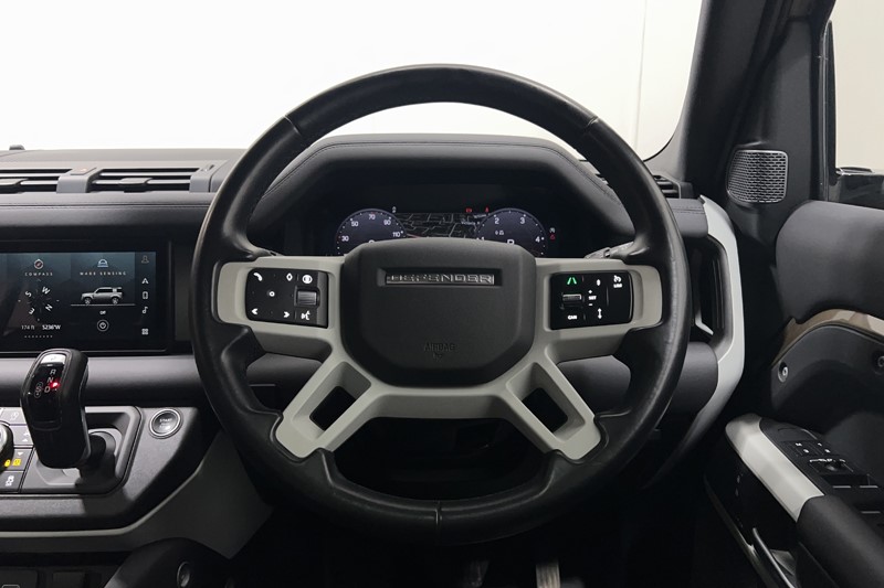 2023 (73) LAND ROVER DEFENDER 3.0 D300 X-Dynamic SE 110 5dr Auto 4970613