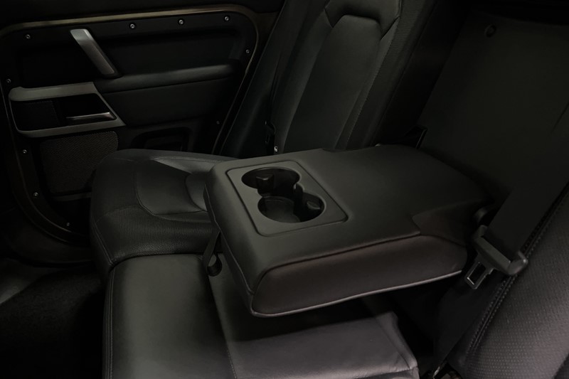 2023 (73) LAND ROVER DEFENDER 3.0 D300 X-Dynamic SE 110 5dr Auto 4970646