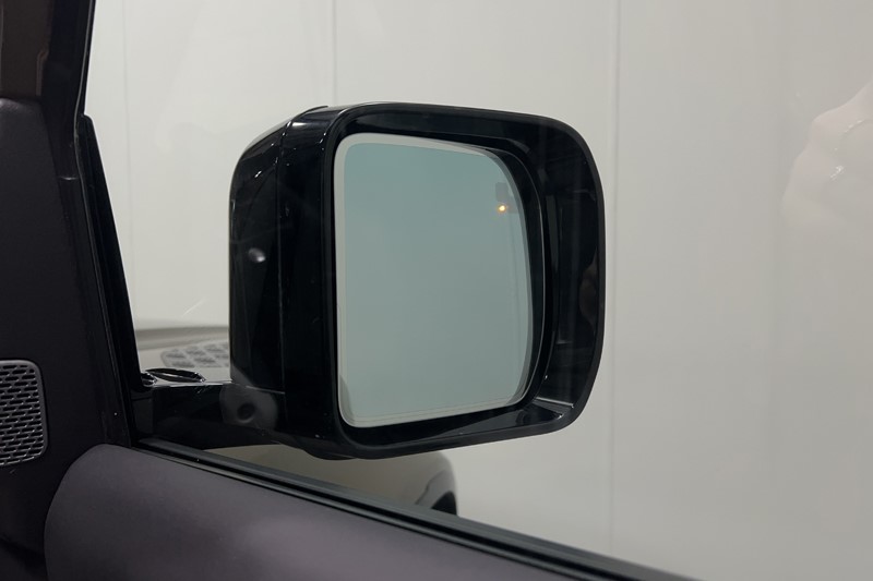 2023 (73) LAND ROVER DEFENDER 3.0 D300 X-Dynamic SE 110 5dr Auto 4970619