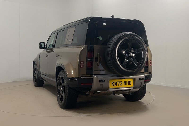 2023 (73) LAND ROVER DEFENDER 3.0 D300 X-Dynamic SE 110 5dr Auto