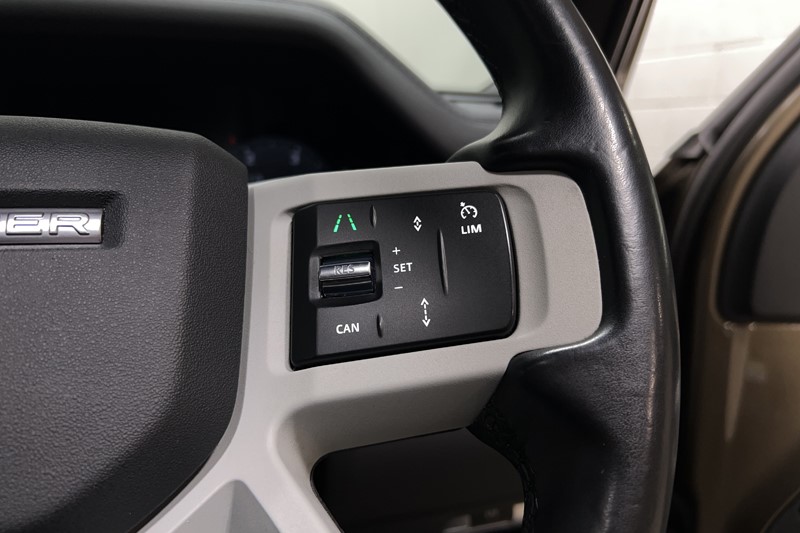 2023 (73) LAND ROVER DEFENDER 3.0 D300 X-Dynamic SE 110 5dr Auto 4970625