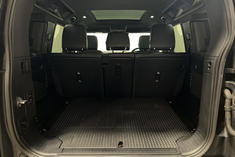 2023 (73) LAND ROVER DEFENDER 3.0 D300 X-Dynamic SE 110 5dr Auto 4970647