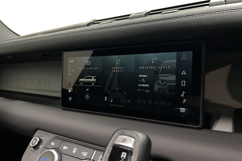 2023 (73) LAND ROVER DEFENDER 3.0 D300 X-Dynamic SE 110 5dr Auto 4970633