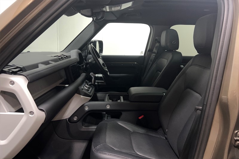 2023 (73) LAND ROVER DEFENDER 3.0 D300 X-Dynamic SE 110 5dr Auto 4970606