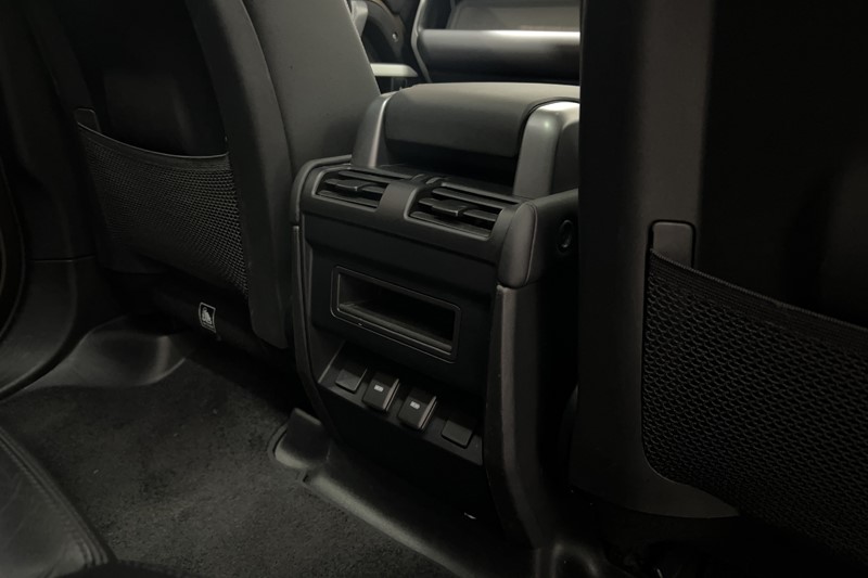 2023 (73) LAND ROVER DEFENDER 3.0 D300 X-Dynamic SE 110 5dr Auto 4970615