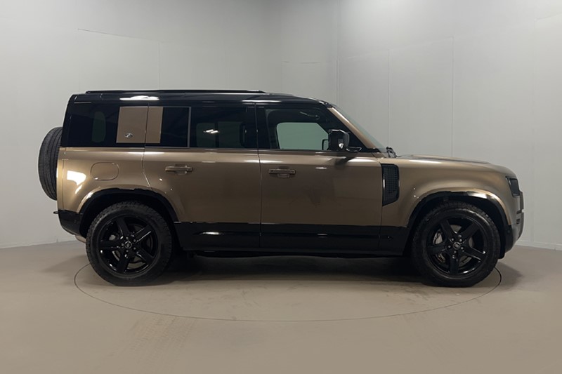 2023 (73) LAND ROVER DEFENDER 3.0 D300 X-Dynamic SE 110 5dr Auto 4970608