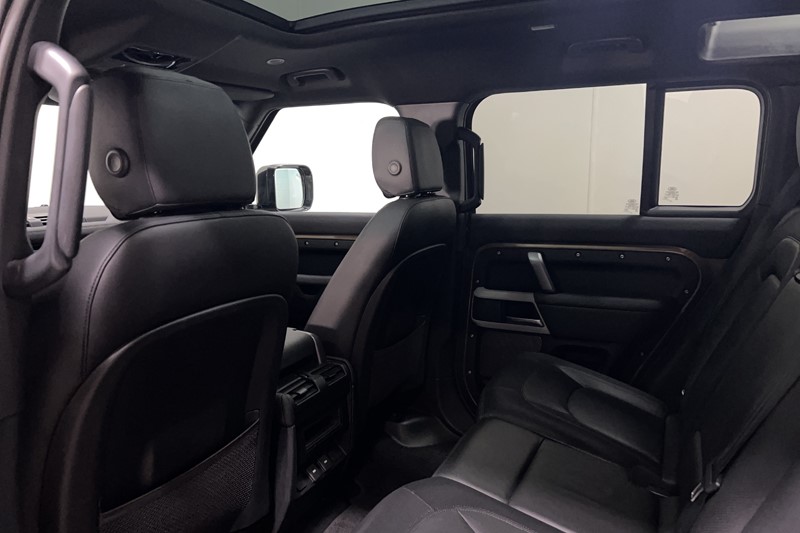 2023 (73) LAND ROVER DEFENDER 3.0 D300 X-Dynamic SE 110 5dr Auto 4970643