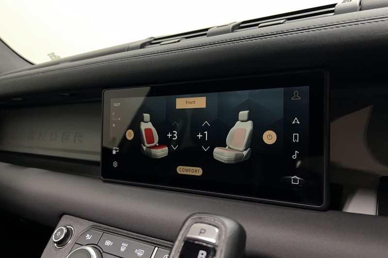 2023 (73) LAND ROVER DEFENDER 3.0 D300 X-Dynamic SE 110 5dr Auto 4970638